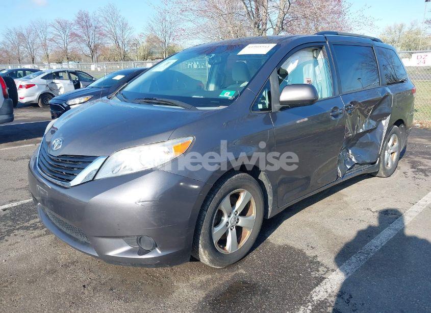 Photo 2 of 2014 Toyota Sienna LE V6 8 PASSENGER (VIN 5TDKK3DC5ES483532)