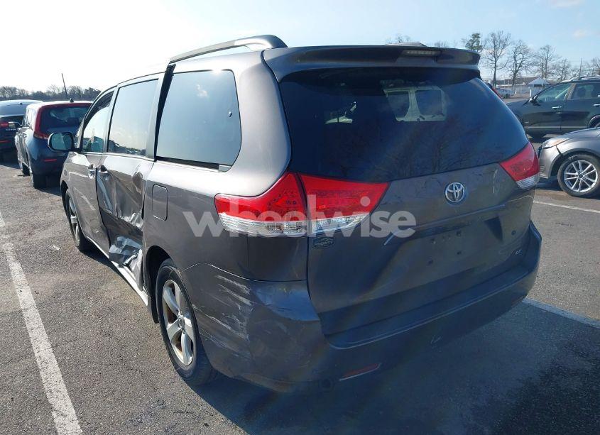 Photo 3 of 2014 Toyota Sienna LE V6 8 PASSENGER (VIN 5TDKK3DC5ES483532)