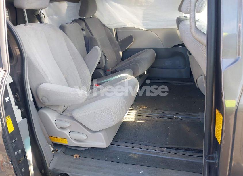 Photo 8 of 2014 Toyota Sienna LE V6 8 PASSENGER (VIN 5TDKK3DC5ES483532)