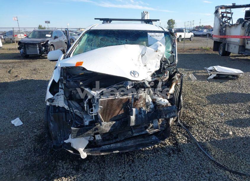 Photo 13 of 2014 Toyota Sienna LE V6 8 PASSENGER (VIN 5TDKK3DC5ES485457)
