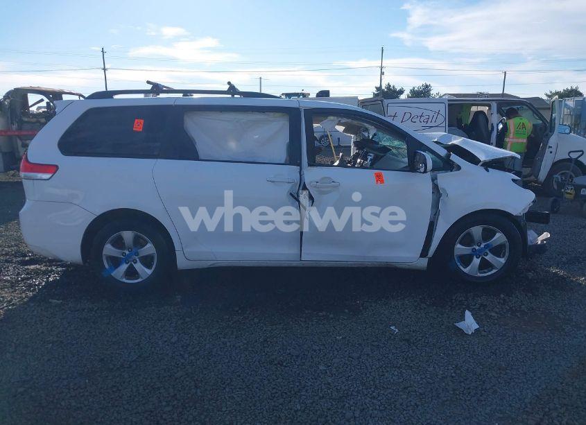 Photo 14 of 2014 Toyota Sienna LE V6 8 PASSENGER (VIN 5TDKK3DC5ES485457)