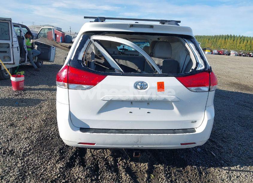 Photo 17 of 2014 Toyota Sienna LE V6 8 PASSENGER (VIN 5TDKK3DC5ES485457)