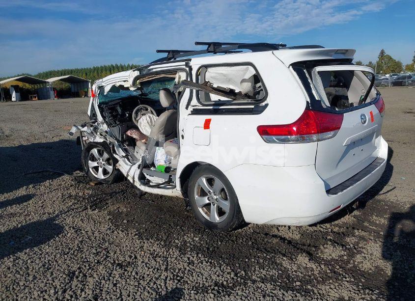 Photo 3 of 2014 Toyota Sienna LE V6 8 PASSENGER (VIN 5TDKK3DC5ES485457)