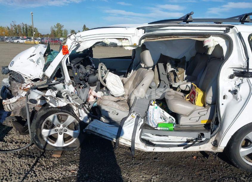 Photo 6 of 2014 Toyota Sienna LE V6 8 PASSENGER (VIN 5TDKK3DC5ES485457)