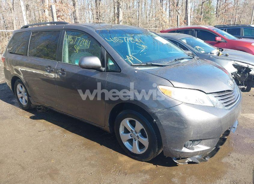 2015 Toyota Sienna LE 8 PASSENGER (VIN 5TDKK3DC5FS538983) main photo
