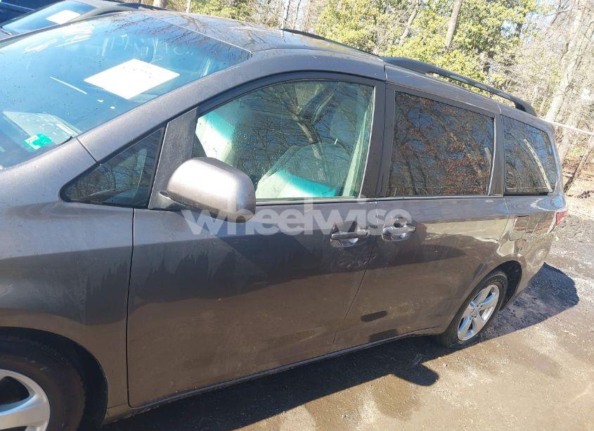 Photo 14 of 2015 Toyota Sienna LE 8 PASSENGER (VIN 5TDKK3DC5FS538983)