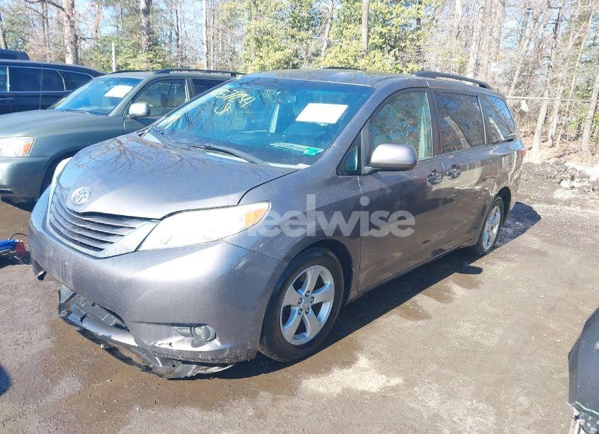 Photo 2 of 2015 Toyota Sienna LE 8 PASSENGER (VIN 5TDKK3DC5FS538983)