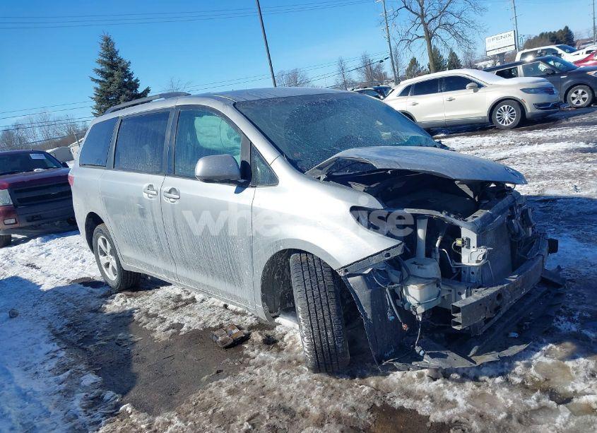 2015 Toyota Sienna LE 8 PASSENGER (VIN 5TDKK3DC5FS564953) main photo