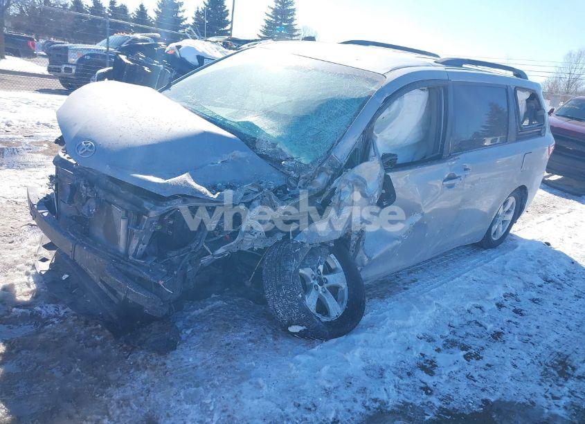 Photo 2 of 2015 Toyota Sienna LE 8 PASSENGER (VIN 5TDKK3DC5FS564953)