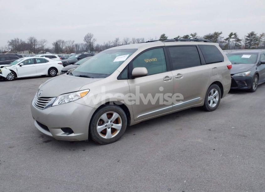 Photo 2 of 2015 Toyota Sienna LE 8 PASSENGER (VIN 5TDKK3DC5FS566511)