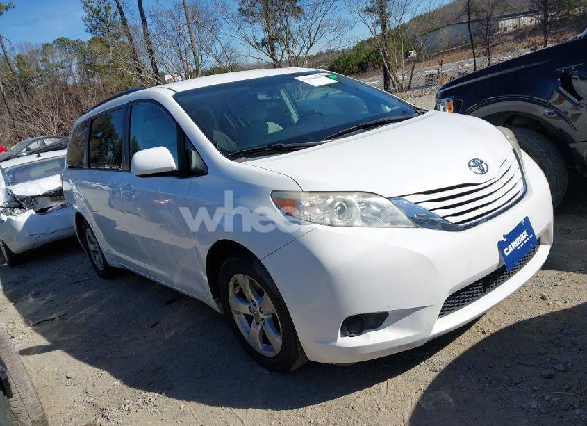 2015 Toyota Sienna LE 8 PASSENGER (VIN 5TDKK3DC5FS573166) main photo