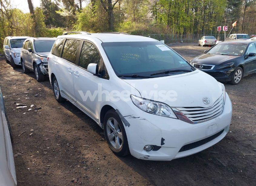 2015 Toyota Sienna LE 8 PASSENGER (VIN 5TDKK3DC5FS577945) main photo