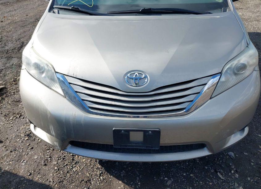 Photo 10 of 2015 Toyota Sienna LE 7 PASSENGER (VIN 5TDKK3DC5FS593921)