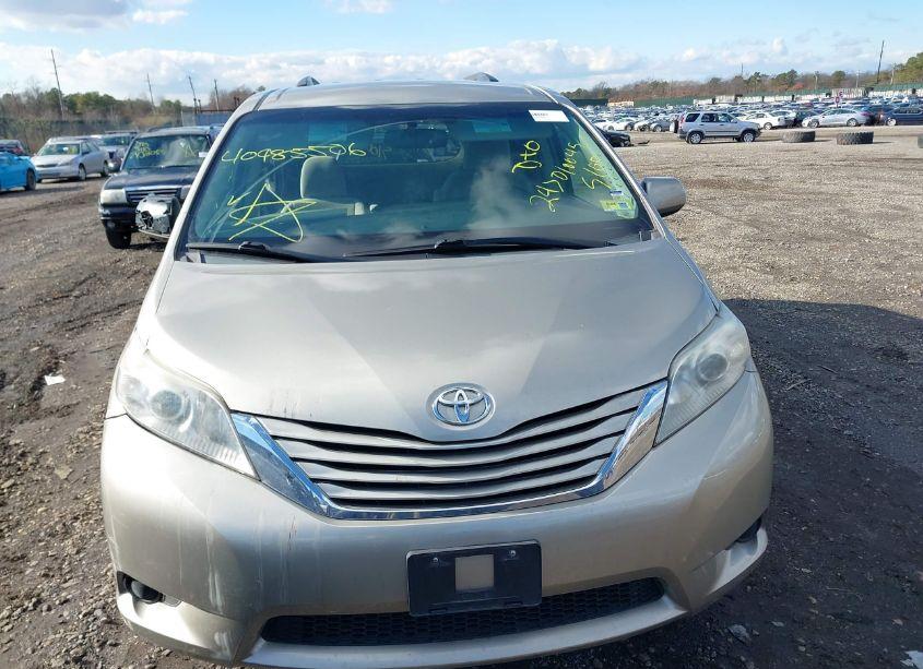 Photo 11 of 2015 Toyota Sienna LE 7 PASSENGER (VIN 5TDKK3DC5FS593921)