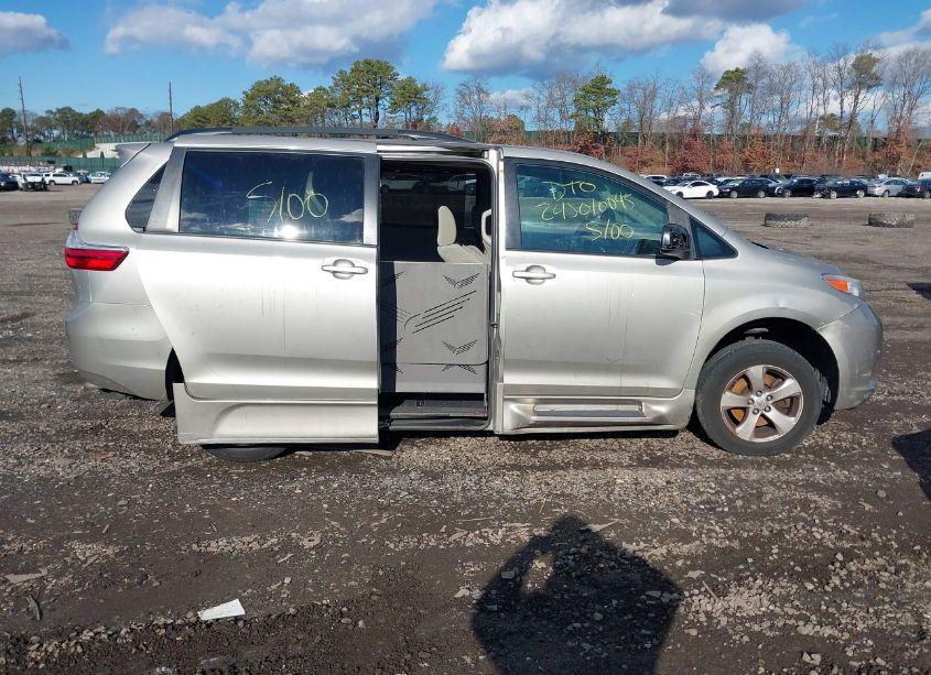 Photo 12 of 2015 Toyota Sienna LE 7 PASSENGER (VIN 5TDKK3DC5FS593921)