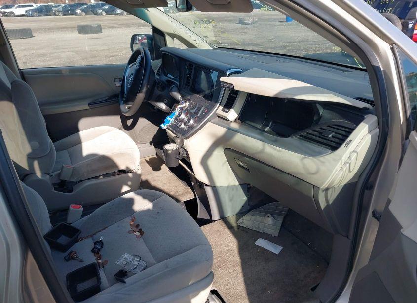 Photo 5 of 2015 Toyota Sienna LE 7 PASSENGER (VIN 5TDKK3DC5FS593921)