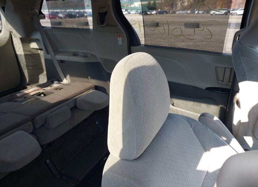 Photo 8 of 2015 Toyota Sienna LE 7 PASSENGER (VIN 5TDKK3DC5FS593921)