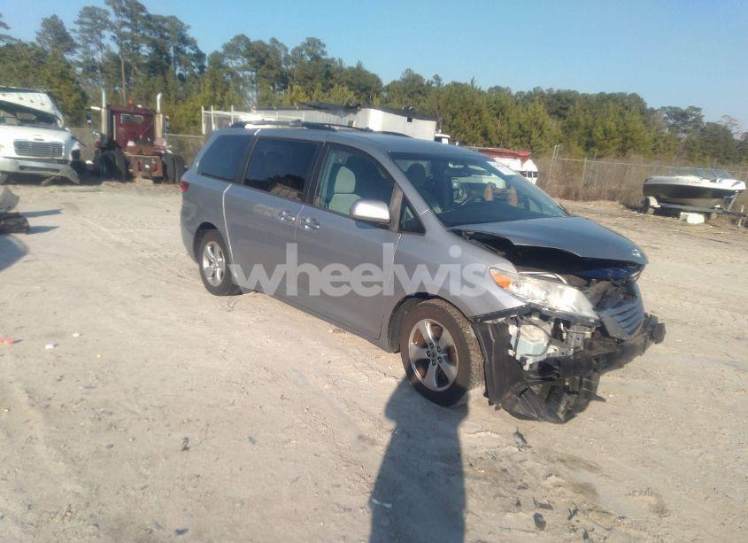 2015 Toyota Sienna LE 8 PASSENGER (VIN 5TDKK3DC5FS599850) main photo
