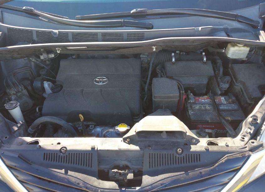 Photo 10 of 2015 Toyota Sienna LE 8 PASSENGER (VIN 5TDKK3DC5FS621071)