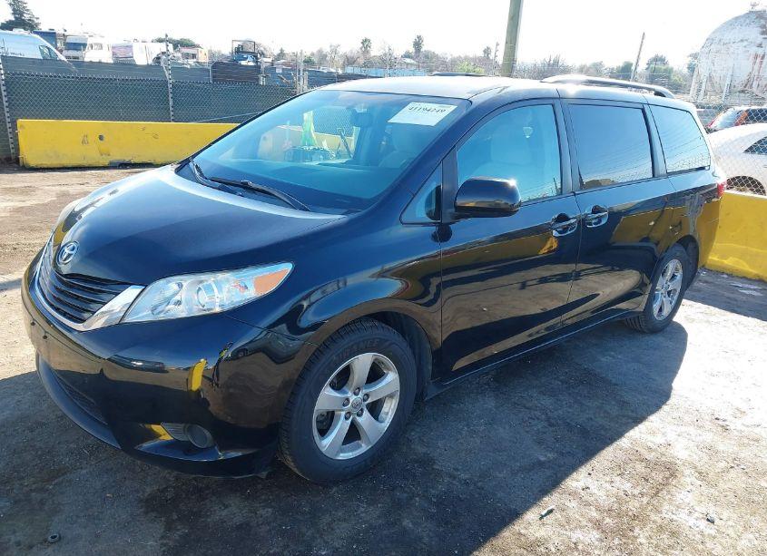 Photo 2 of 2015 Toyota Sienna LE 8 PASSENGER (VIN 5TDKK3DC5FS621071)