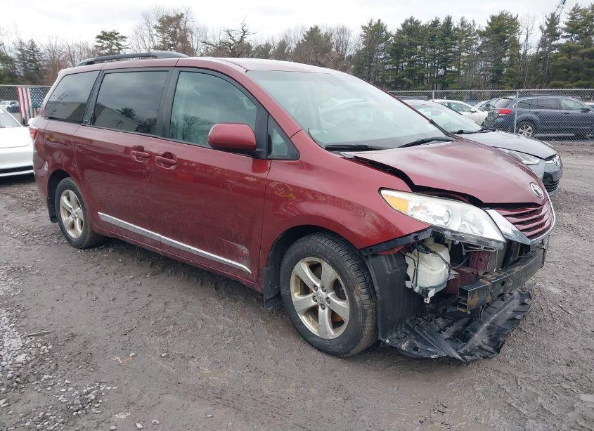2015 Toyota Sienna LE 8 PASSENGER (VIN 5TDKK3DC5FS622916) main photo