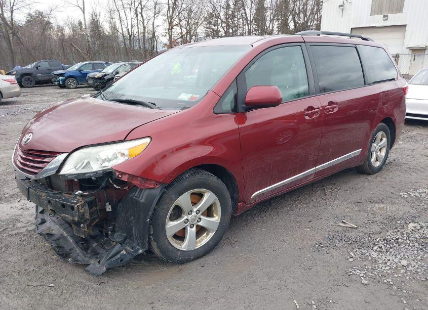 Photo 2 of 2015 Toyota Sienna LE 8 PASSENGER (VIN 5TDKK3DC5FS622916)