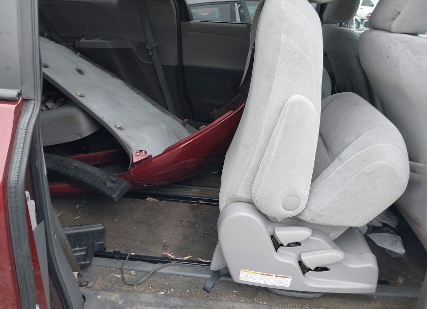 Photo 8 of 2015 Toyota Sienna LE 8 PASSENGER (VIN 5TDKK3DC5FS622916)