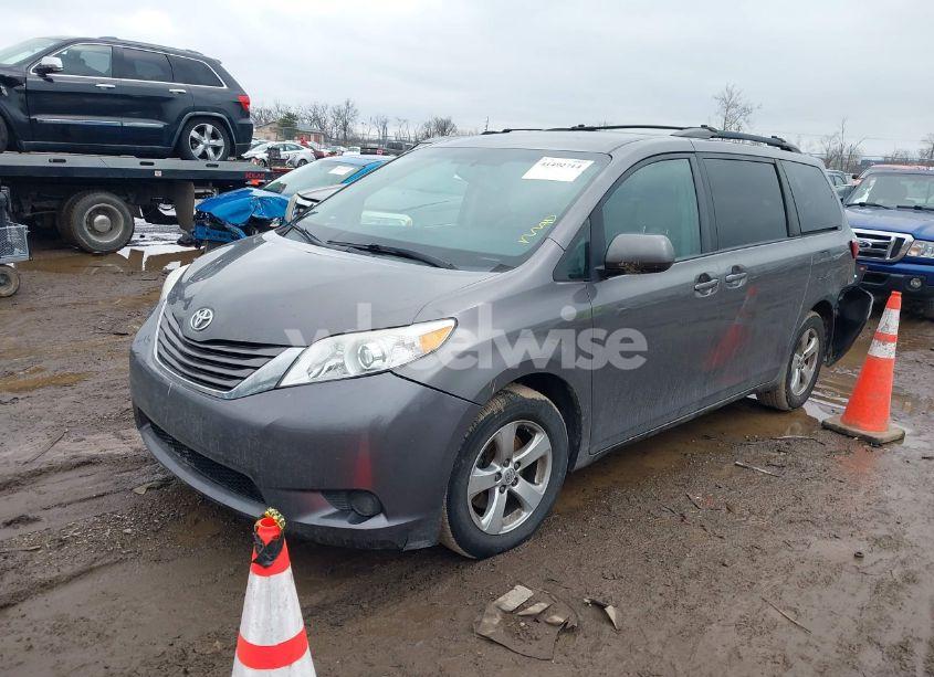 Photo 2 of 2016 Toyota Sienna LE 8 PASSENGER (VIN 5TDKK3DC5GS713069)