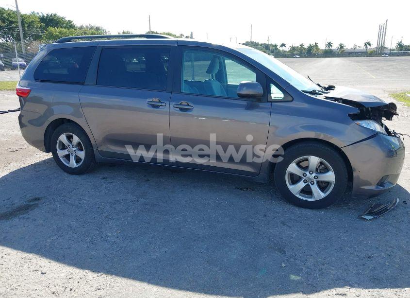 2016 Toyota Sienna LE 8 PASSENGER (VIN 5TDKK3DC5GS737517) main photo