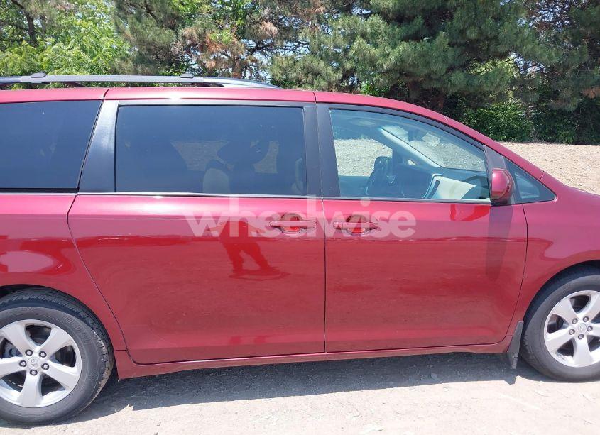 Photo 13 of 2016 Toyota Sienna LE 7 PASSENGER/LE 8 PASSENGER (VIN 5TDKK3DC5GS743477)