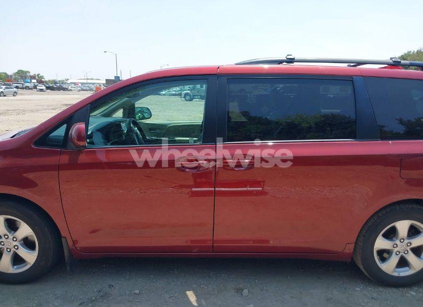 Photo 14 of 2016 Toyota Sienna LE 7 PASSENGER/LE 8 PASSENGER (VIN 5TDKK3DC5GS743477)