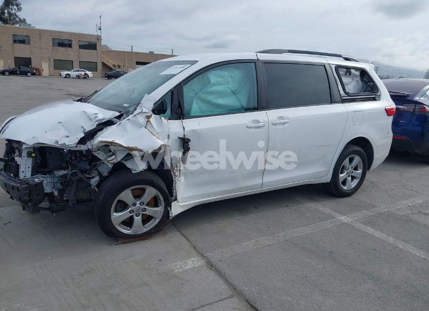 Photo 2 of 2016 Toyota Sienna LE 8 PASSENGER (VIN 5TDKK3DC5GS755130)