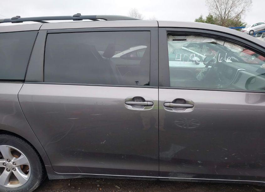 Photo 13 of 2016 Toyota Sienna LE 8 PASSENGER (VIN 5TDKK3DC5GS756360)