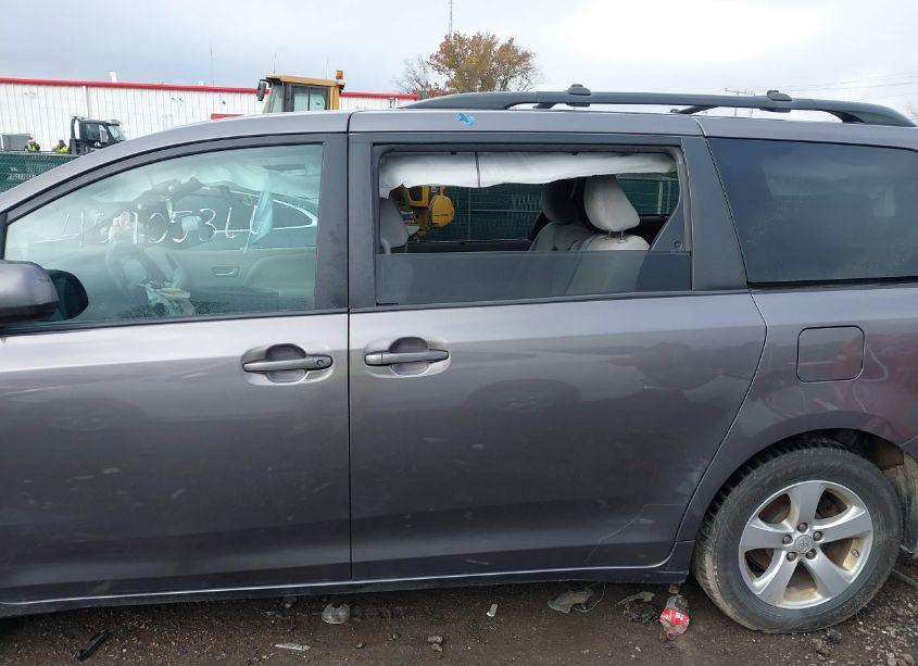 Photo 14 of 2016 Toyota Sienna LE 8 PASSENGER (VIN 5TDKK3DC5GS756360)