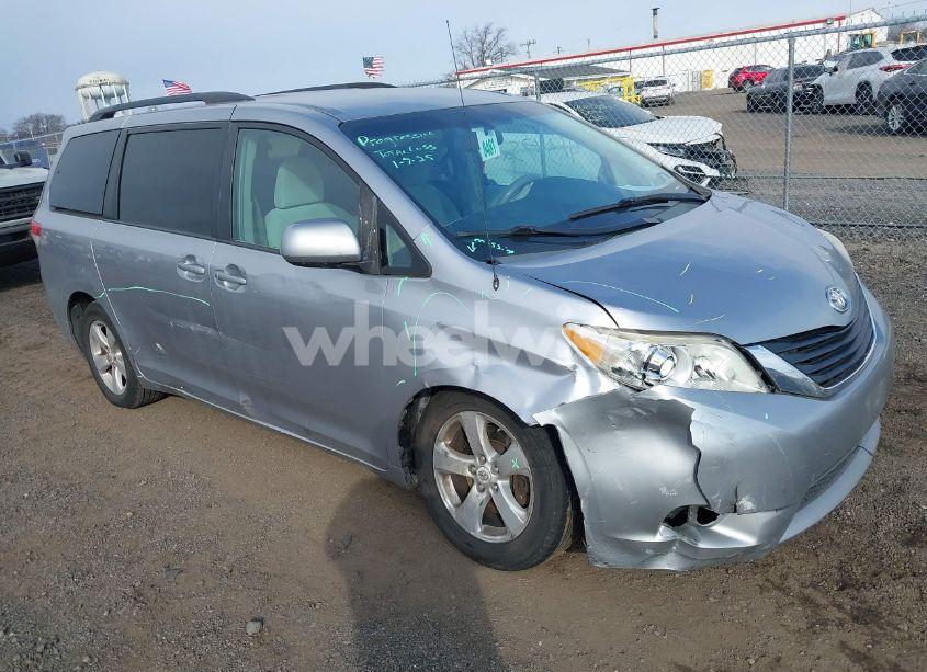 2011 Toyota Sienna LE V6 (VIN 5TDKK3DC6BS014347) main photo