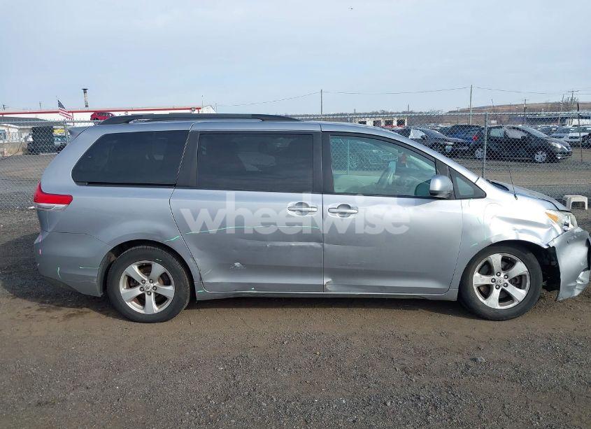 Photo 13 of 2011 Toyota Sienna LE V6 (VIN 5TDKK3DC6BS014347)