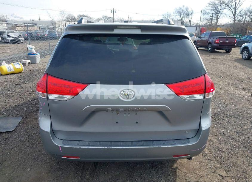 Photo 16 of 2011 Toyota Sienna LE V6 (VIN 5TDKK3DC6BS014347)