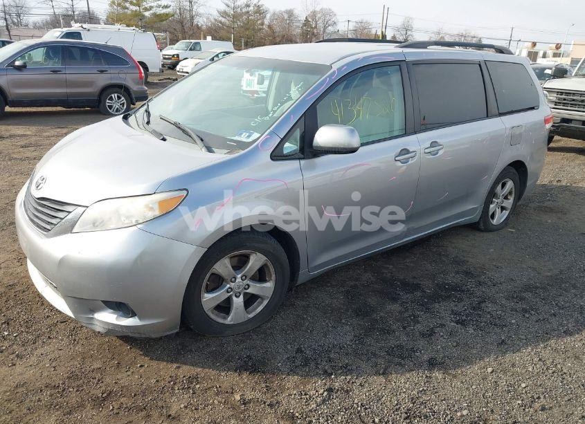 Photo 2 of 2011 Toyota Sienna LE V6 (VIN 5TDKK3DC6BS014347)