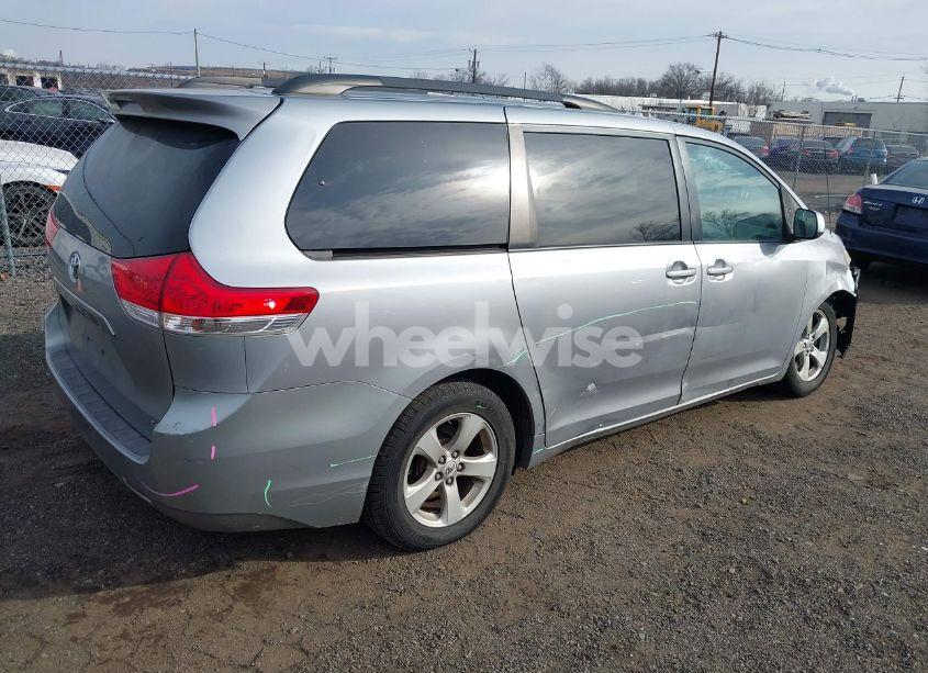 Photo 4 of 2011 Toyota Sienna LE V6 (VIN 5TDKK3DC6BS014347)