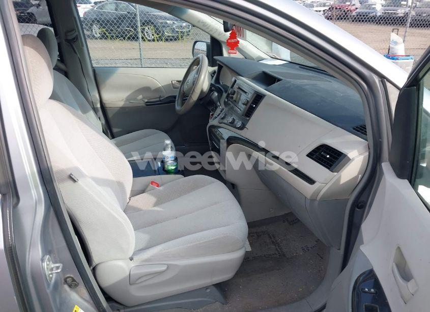 Photo 5 of 2011 Toyota Sienna LE V6 (VIN 5TDKK3DC6BS014347)