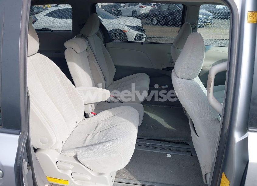 Photo 8 of 2011 Toyota Sienna LE V6 (VIN 5TDKK3DC6BS014347)