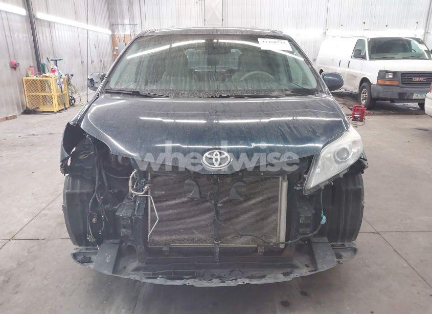 Photo 12 of 2011 Toyota Sienna LE V6 (VIN 5TDKK3DC6BS020598)