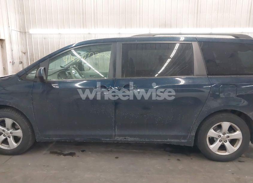 Photo 14 of 2011 Toyota Sienna LE V6 (VIN 5TDKK3DC6BS020598)