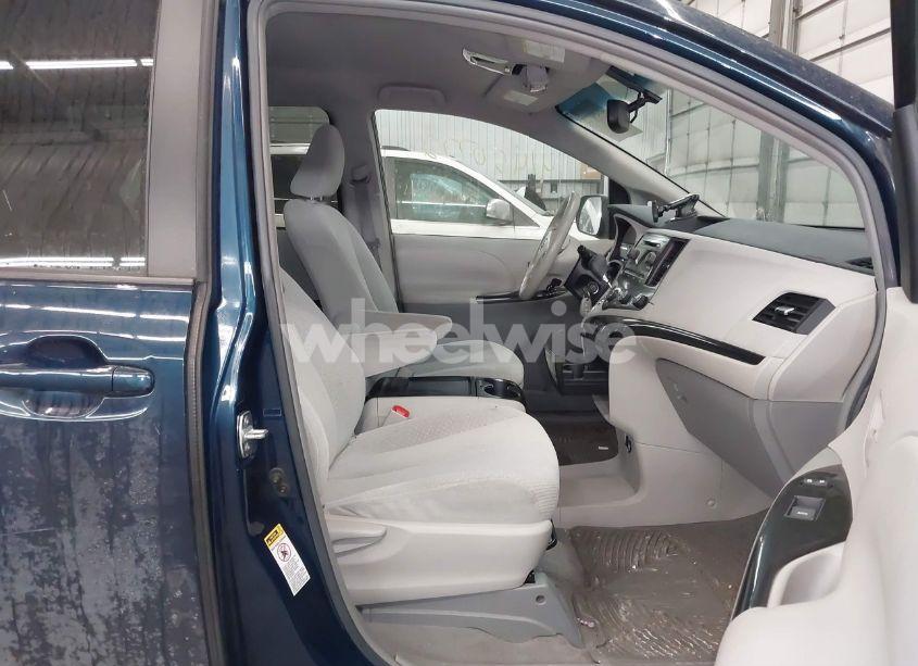 Photo 5 of 2011 Toyota Sienna LE V6 (VIN 5TDKK3DC6BS020598)