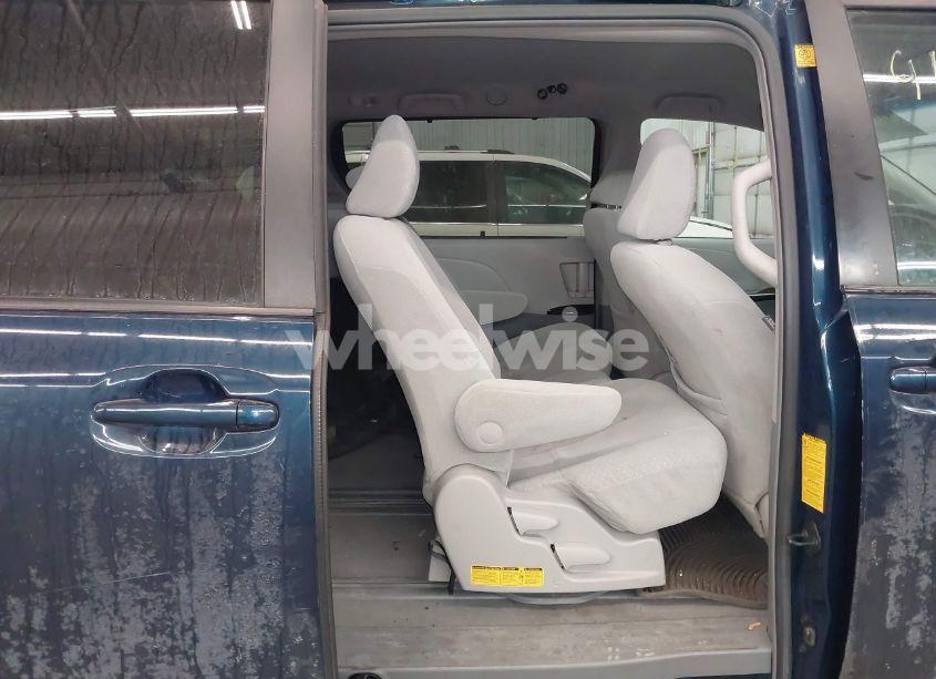 Photo 8 of 2011 Toyota Sienna LE V6 (VIN 5TDKK3DC6BS020598)