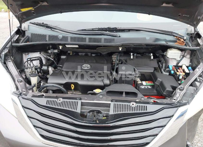 Photo 10 of 2011 Toyota Sienna LE V6 (VIN 5TDKK3DC6BS043136)