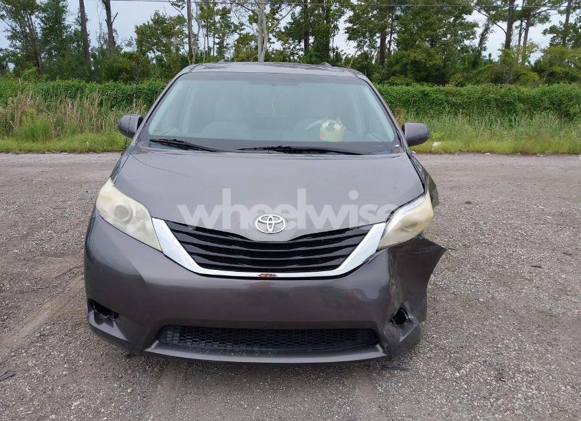 Photo 12 of 2011 Toyota Sienna LE V6 (VIN 5TDKK3DC6BS043136)
