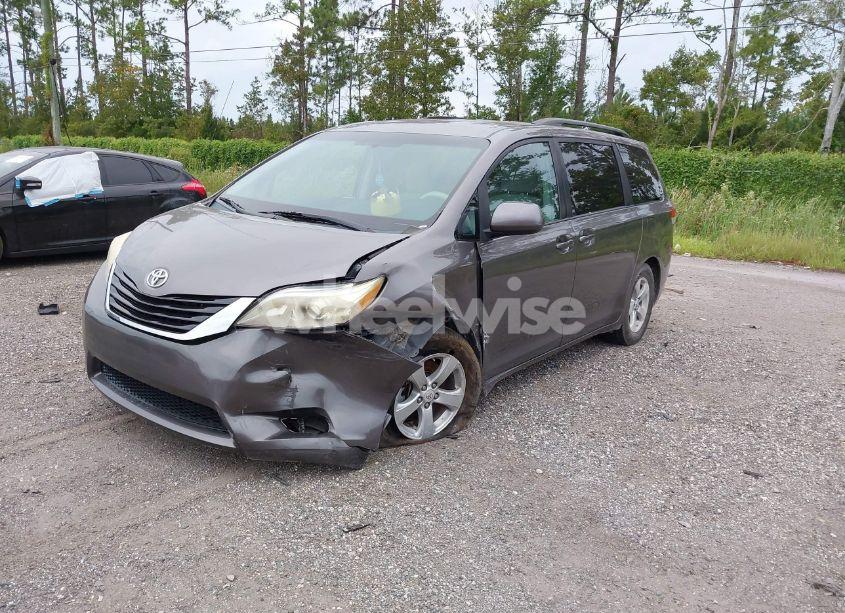 Photo 2 of 2011 Toyota Sienna LE V6 (VIN 5TDKK3DC6BS043136)