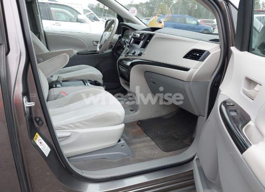 Photo 5 of 2011 Toyota Sienna LE V6 (VIN 5TDKK3DC6BS043136)