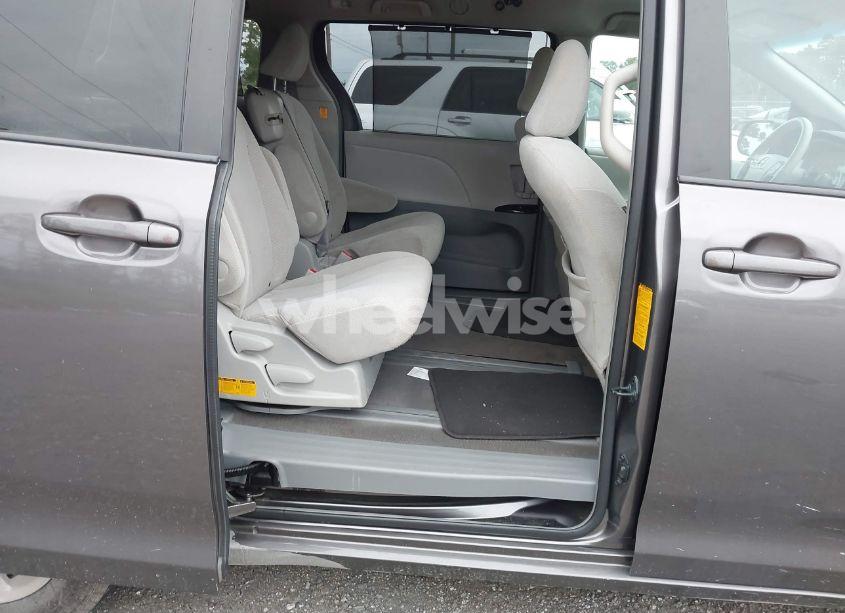 Photo 8 of 2011 Toyota Sienna LE V6 (VIN 5TDKK3DC6BS043136)